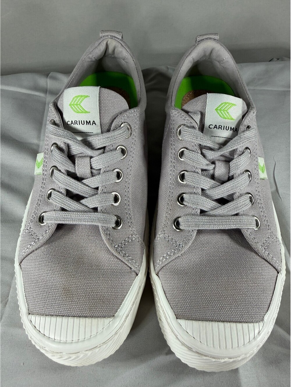 Cariuma Gray Canvas Sneakers with Green Insole - Women's Size 8